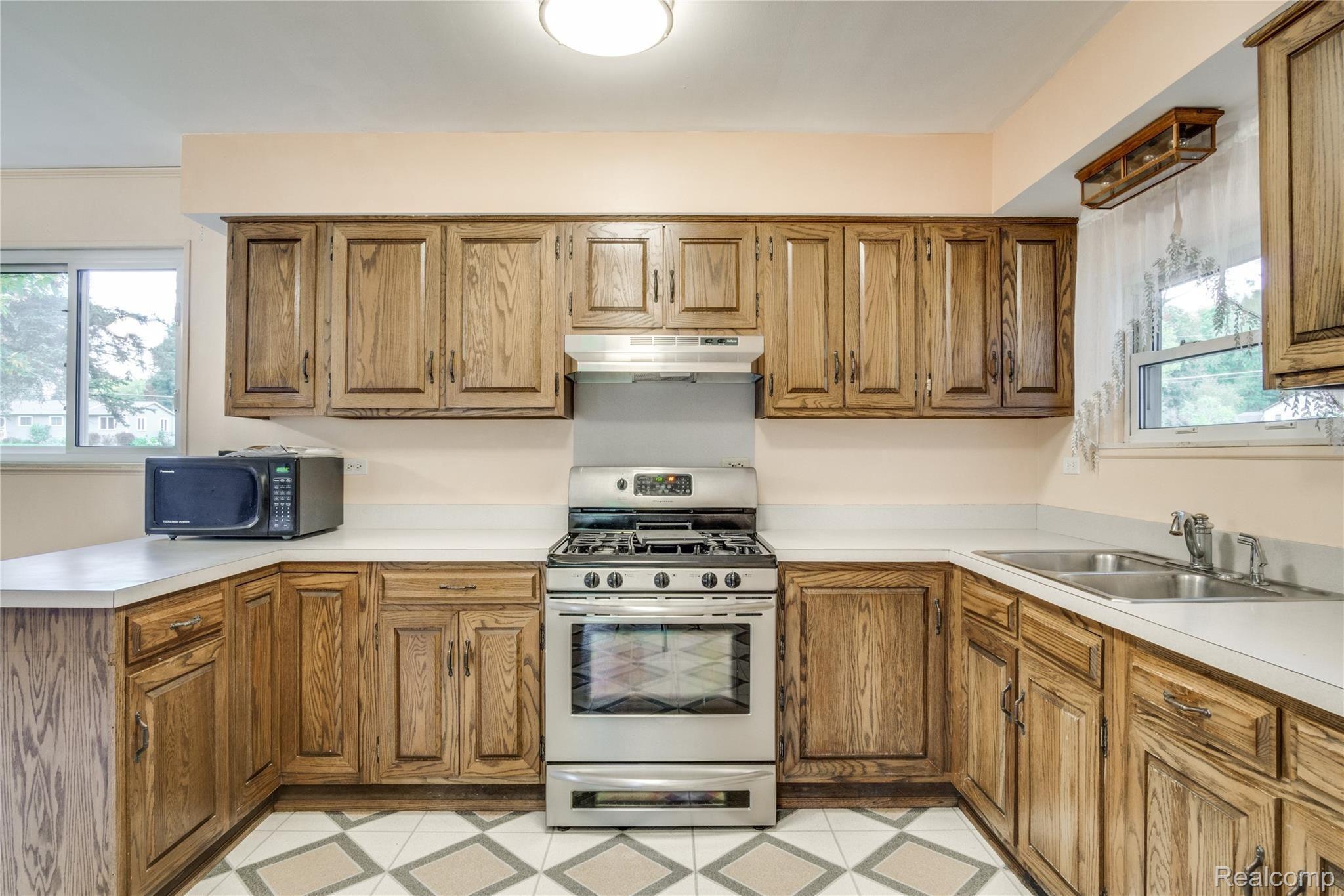 3217 Rolston Road Fenton, MI 48430 - Photo 4 of 30 Interiors (19 of 34).JPG