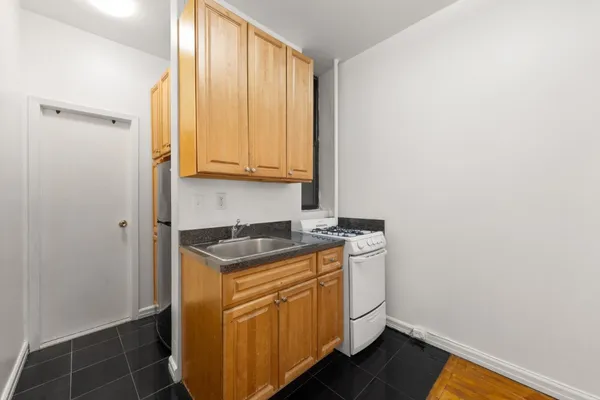 $2,850 | 323 East 90th Street, Unit 1FW | Upper East Side