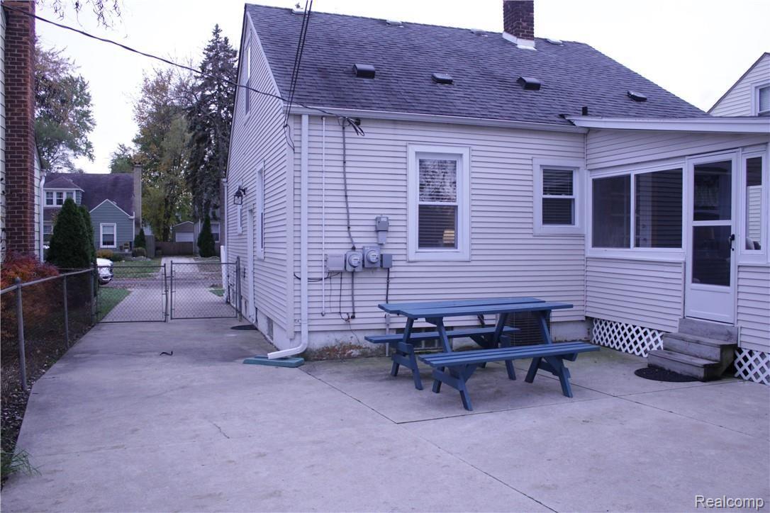 2080 Harvard Road Berkley, MI 48072 - Photo 30 of 32 IMG_0279.JPG