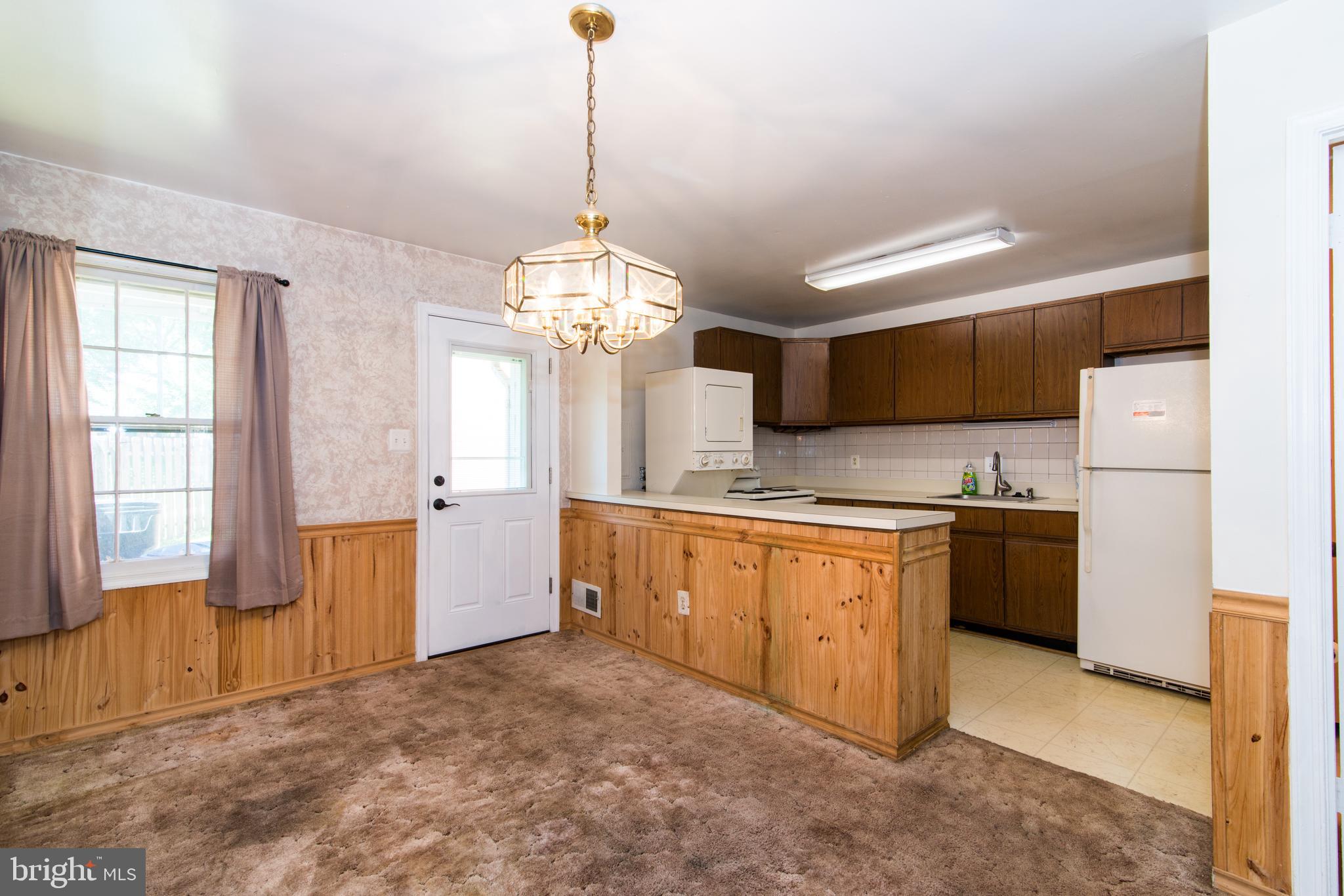 9274 Taney Road Manassas, VA 20110 - Photo 11 of 29 Dining Room / Kitchen