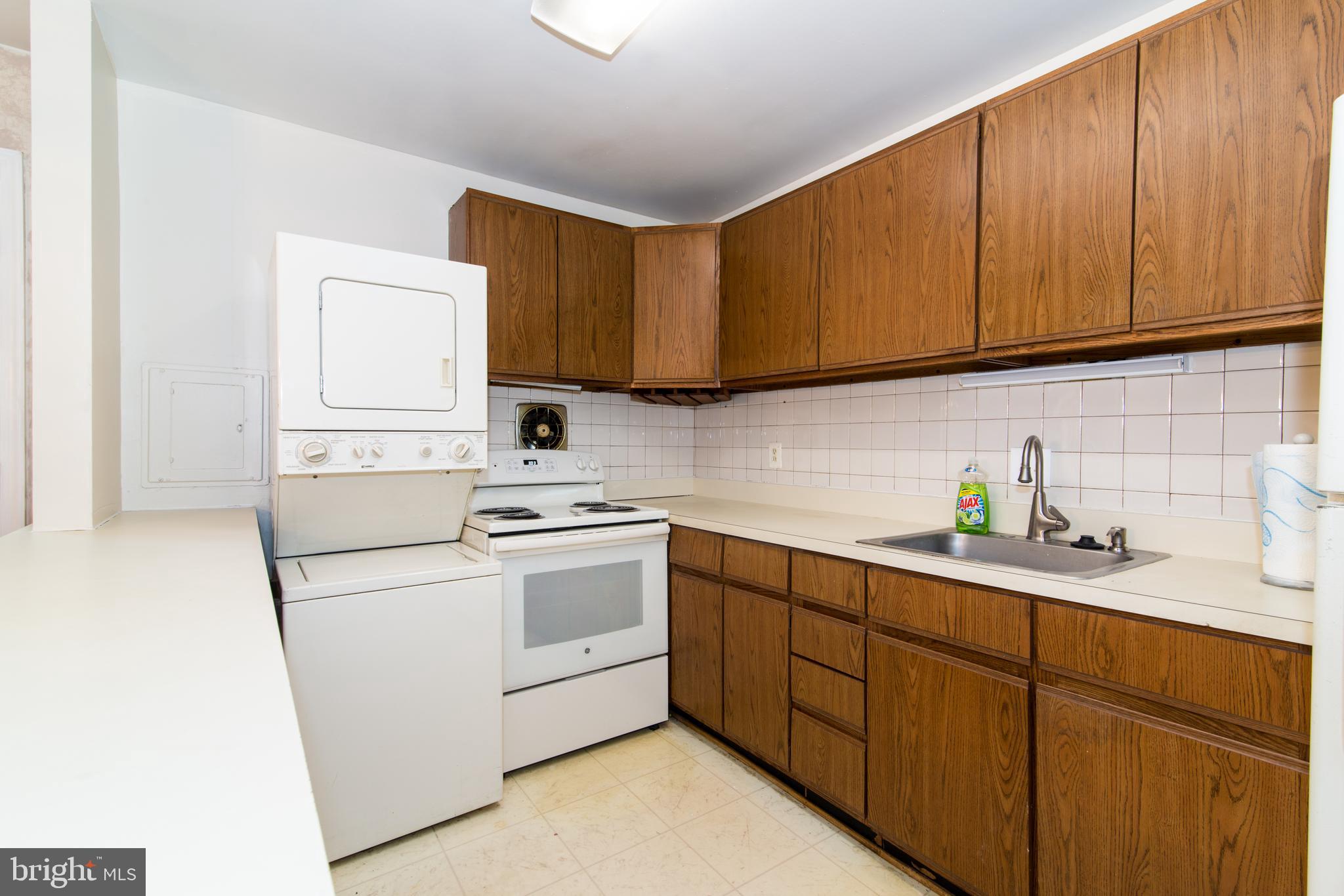 9274 Taney Road Manassas, VA 20110 - Photo 14 of 29 Kitchen