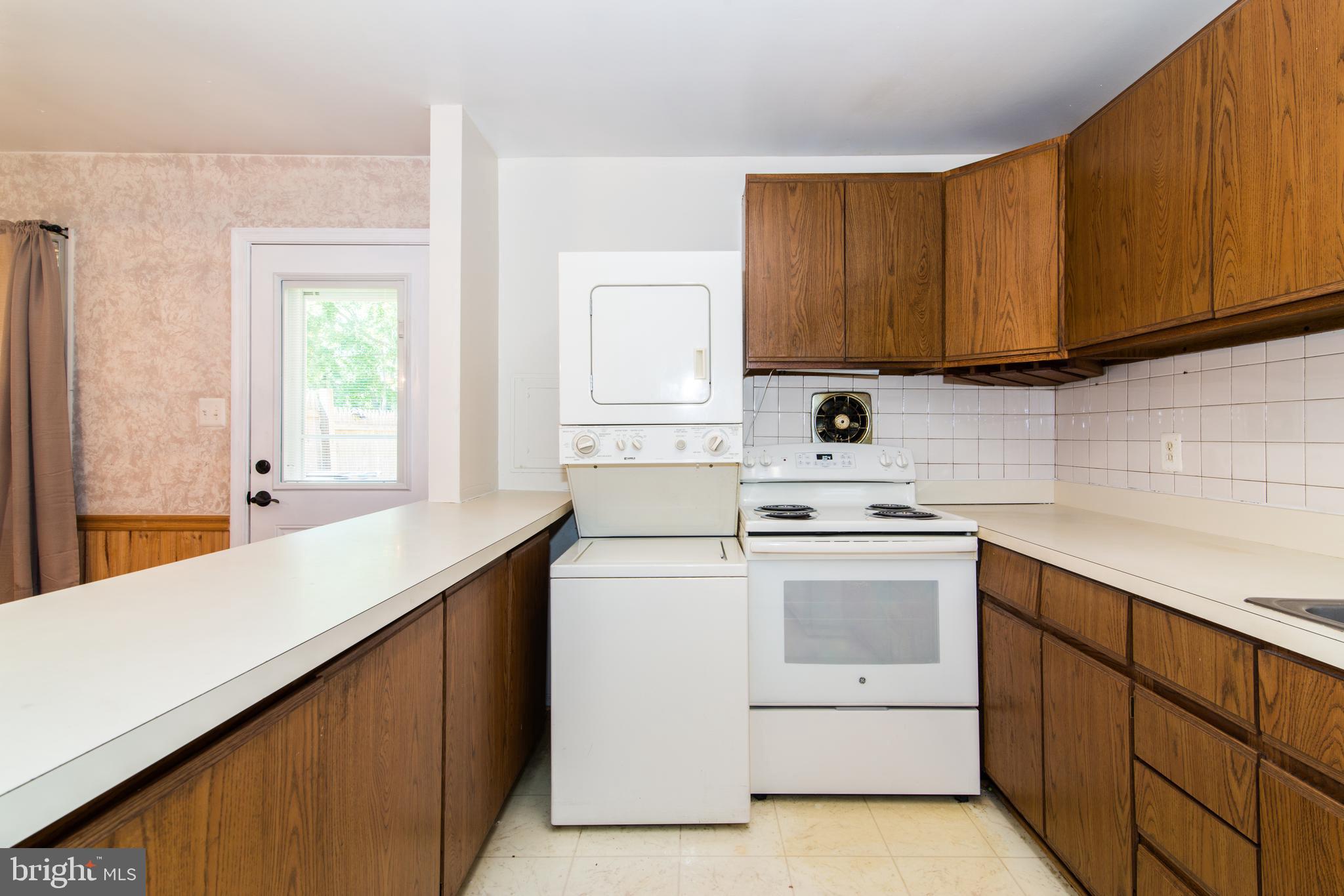 9274 Taney Road Manassas, VA 20110 - Photo 15 of 29 Kitchen