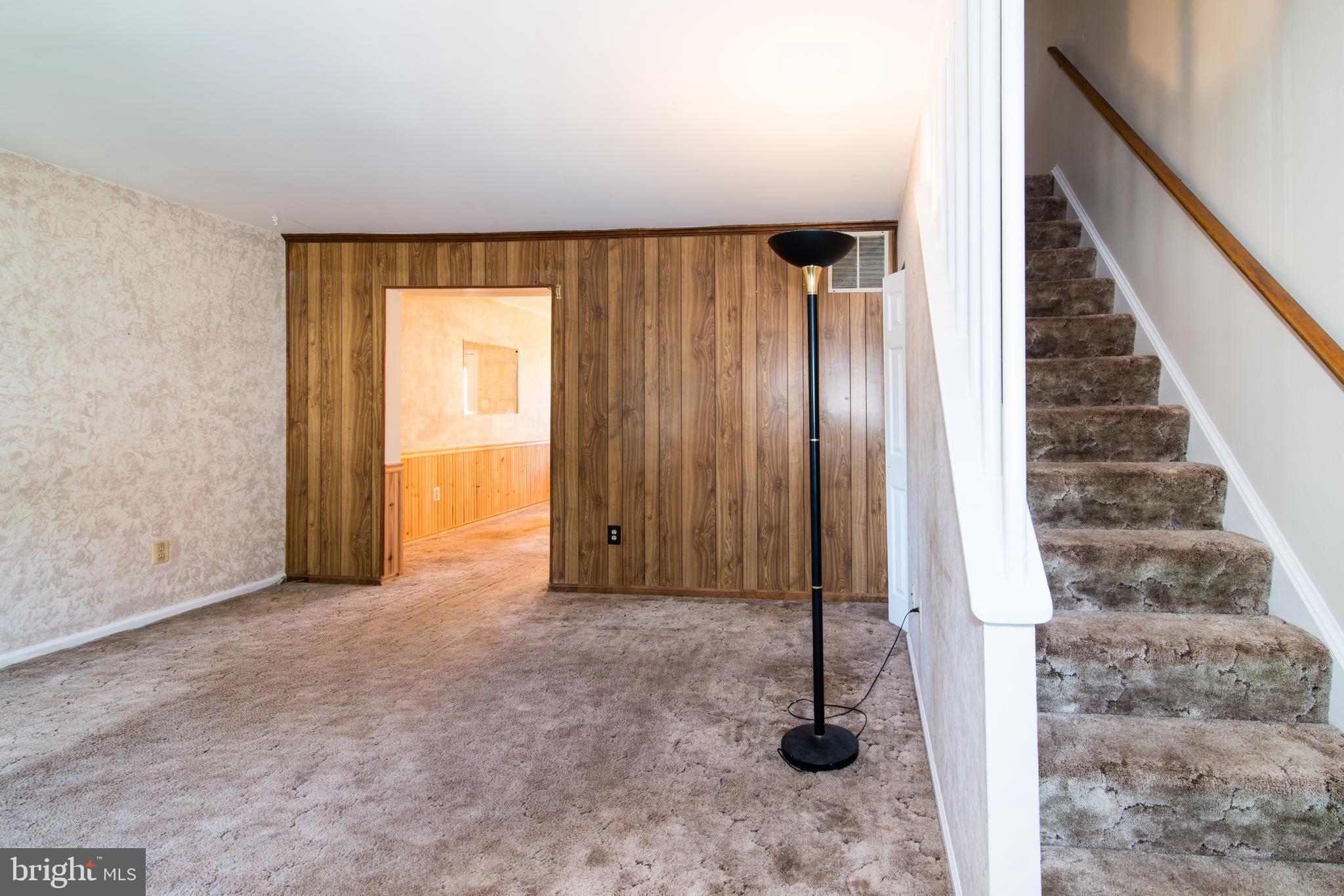 9274 Taney Road Manassas, VA 20110 - Photo 5 of 29 Living Room