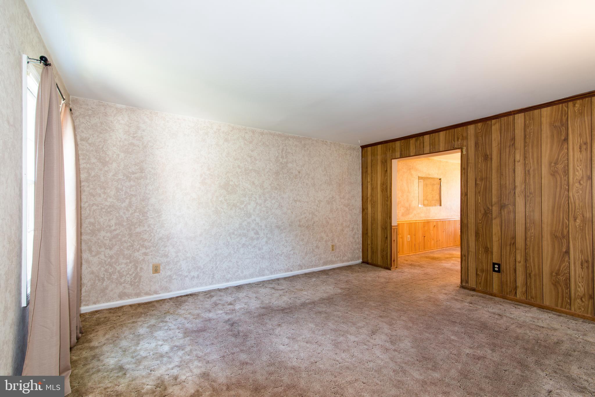 9274 Taney Road Manassas, VA 20110 - Photo 6 of 29 Living Room