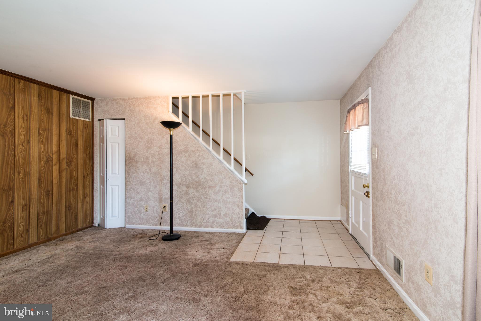 9274 Taney Road Manassas, VA 20110 - Photo 8 of 29 Living Room