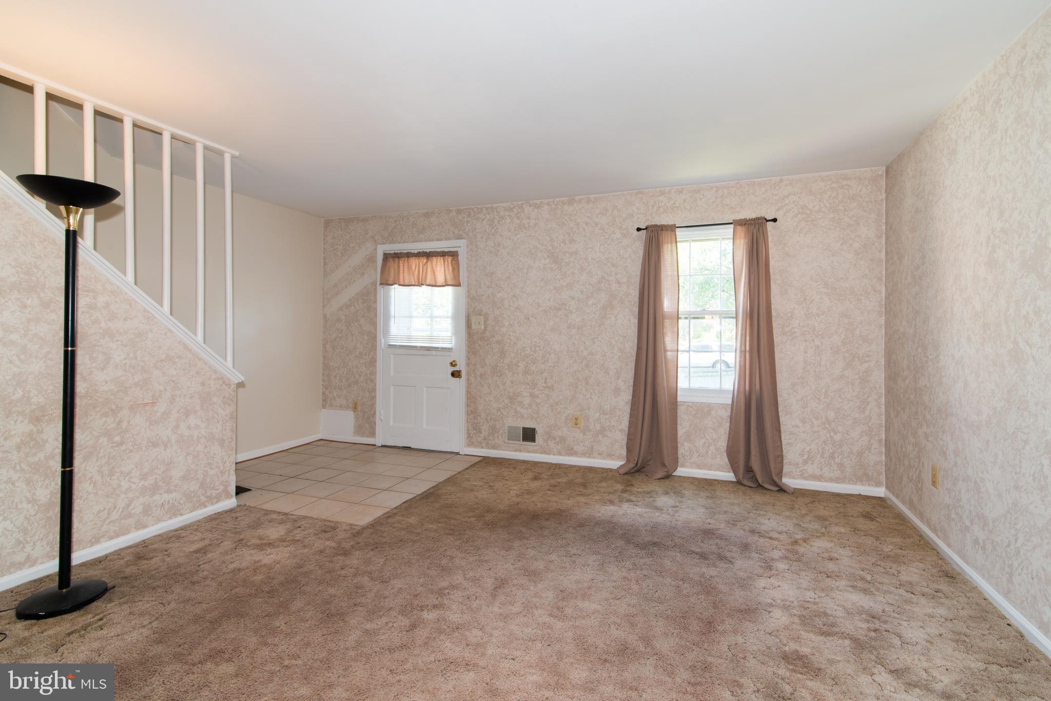 9274 Taney Road Manassas, VA 20110 - Photo 9 of 29 Living Room