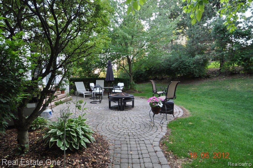 1396 Pebble Ridge Drive Rochester, MI 48307 - Photo 6 of 22 Brick Patio