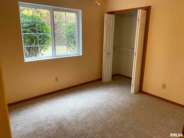 $1,200 | 3804 Creek Hill Drive, Bettendorf, IA 52722