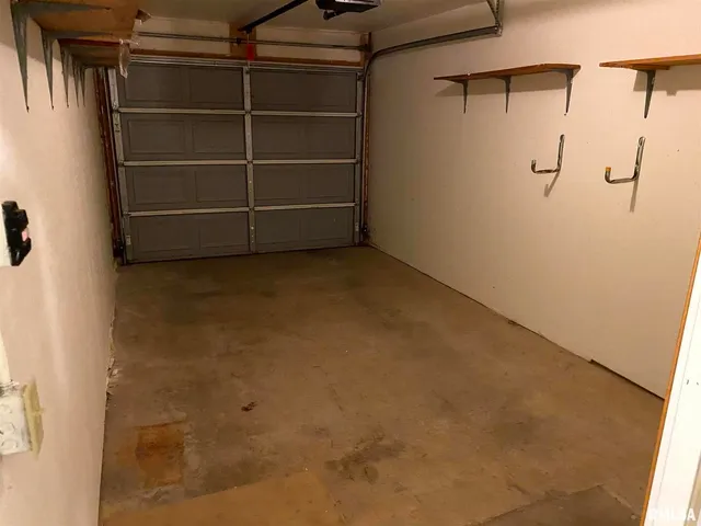 $1,200 | 3804 Creek Hill Drive, Bettendorf, IA 52722