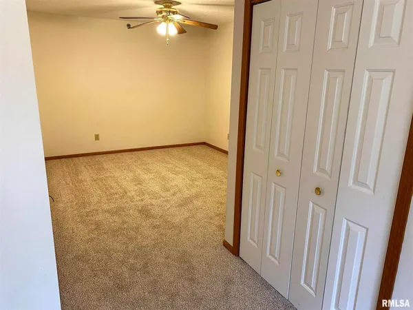 $1,200 | 3804 Creek Hill Drive, Bettendorf, IA 52722