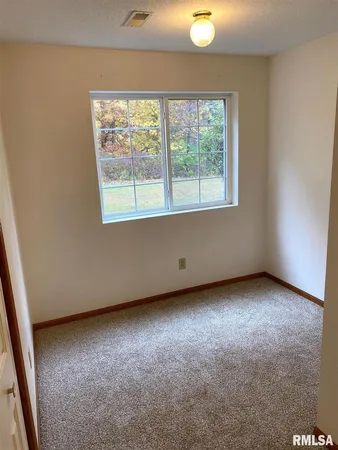 $1,200 | 3804 Creek Hill Drive, Bettendorf, IA 52722