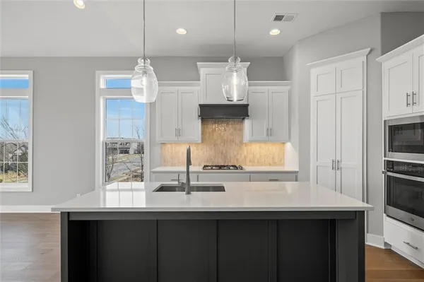 $512,000 | 17366 South Raintree Drive, Unit BLDG J 40, Olathe, KS 66062
