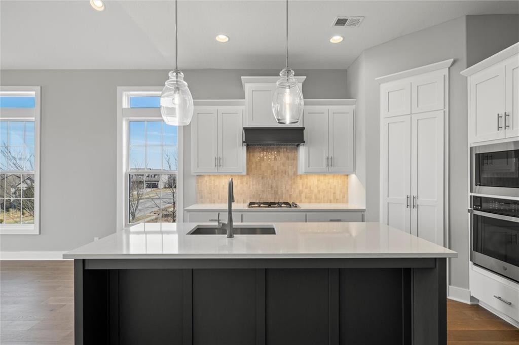 17366 South Raintree Drive, Unit BLDG J 40 Olathe, KS 66062 - Photo 13 of 37