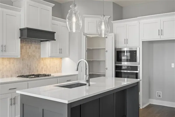 $512,000 | 17366 South Raintree Drive, Unit BLDG J 40, Olathe, KS 66062