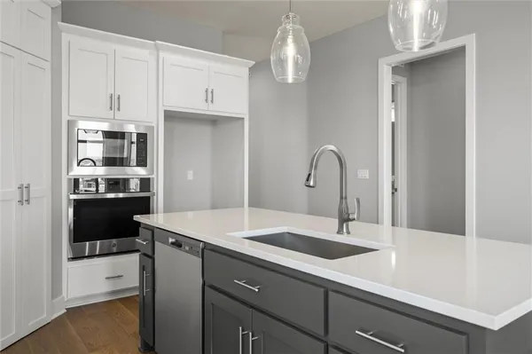 $512,000 | 17366 South Raintree Drive, Unit BLDG J 40, Olathe, KS 66062