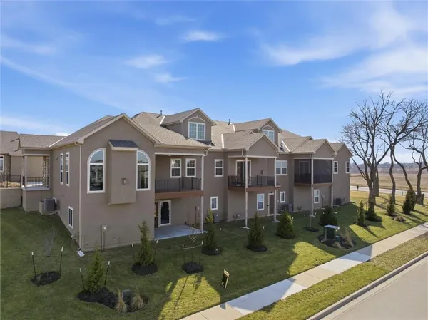 $512,000 | 17366 South Raintree Drive, Unit BLDG J 40, Olathe, KS 66062