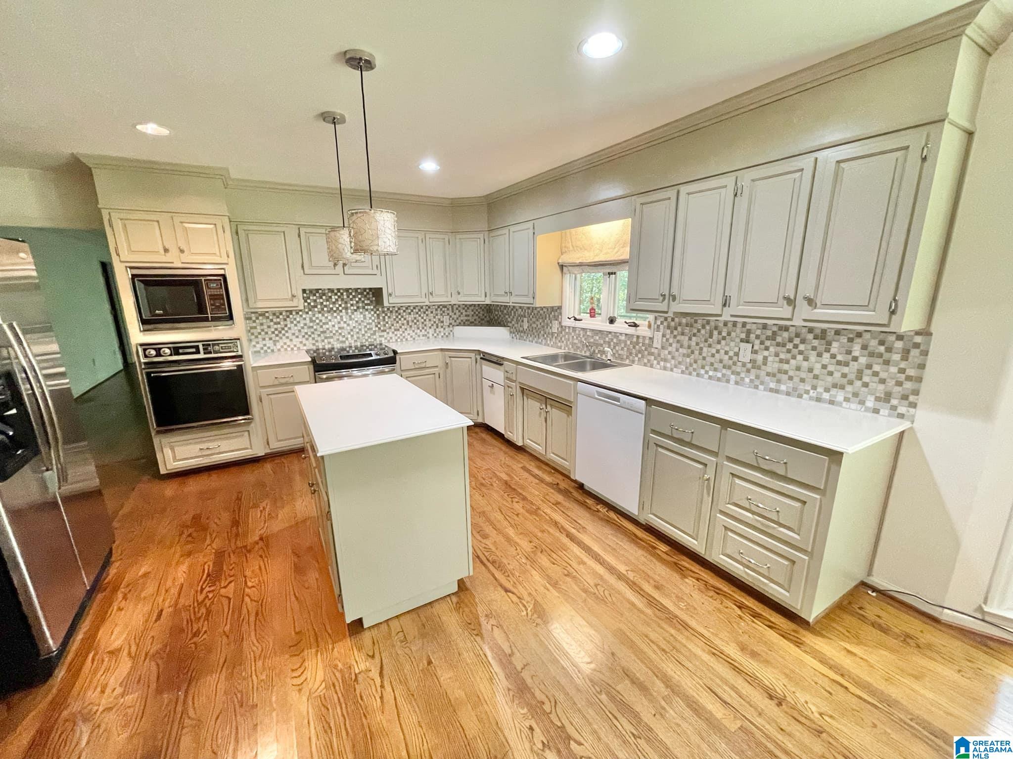 220 Thompson Road Alabaster, AL 35007 - Photo 16 of 31