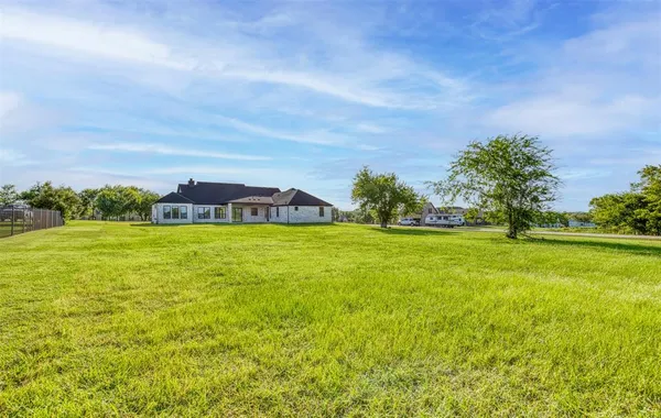 $759,000 | 1376 Shadow Lakes Drive, Wills Point, TX 75169