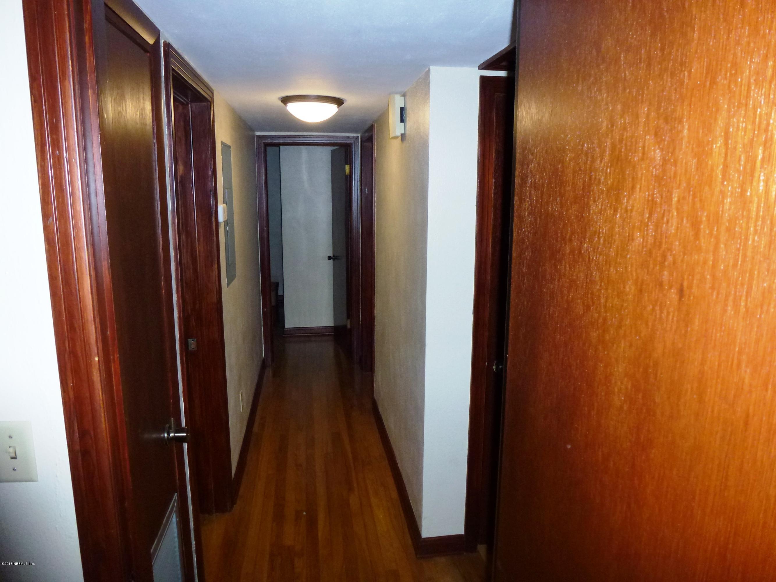 2464 Patsy Anne Drive Jacksonville, FL 32207 - Photo 8 of 11 Hallway