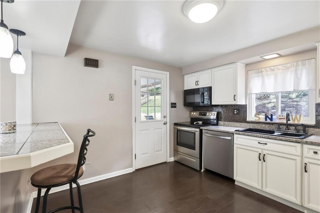 2093 Noblestown Road Pittsburgh, PA 15205 - Photo 17 of 50