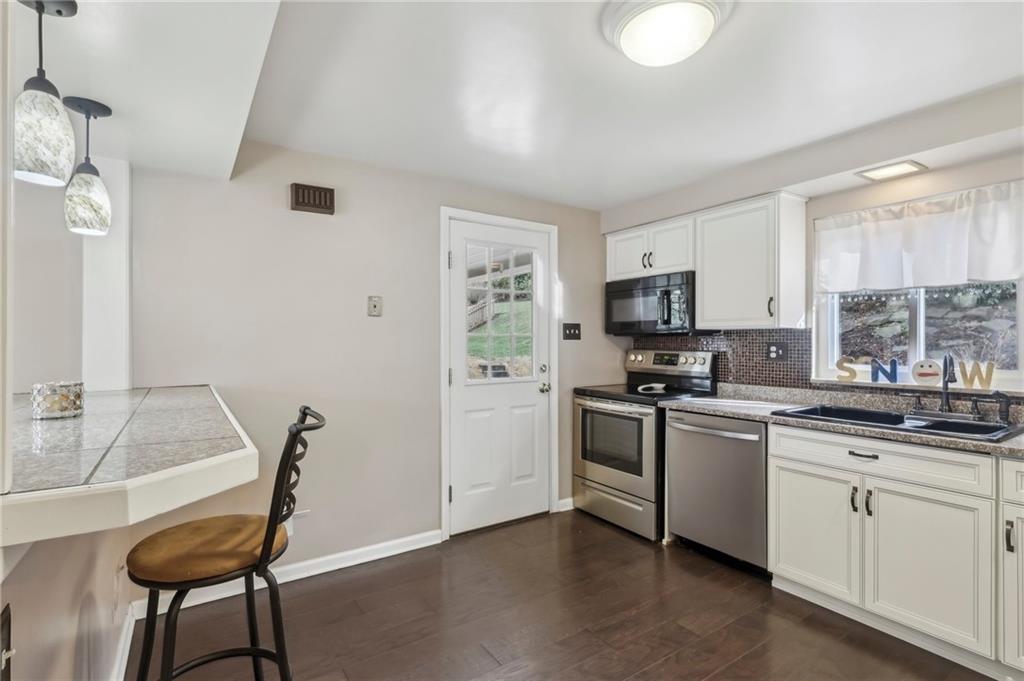 2093 Noblestown Road Pittsburgh, PA 15205 - Photo 18 of 50