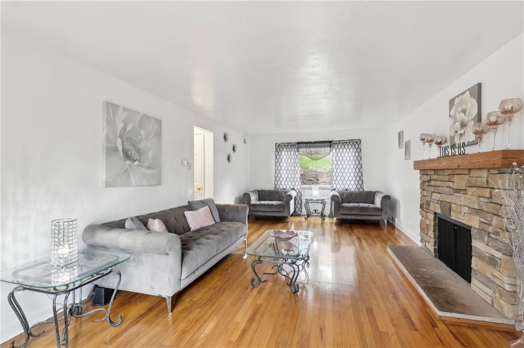 2093 Noblestown Road Pittsburgh, PA 15205 - Photo 7 of 50 living room