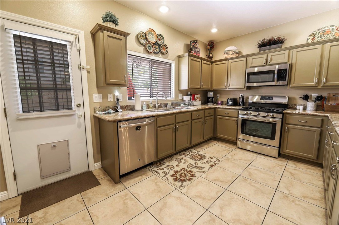 8911 Deep Ridge Court Las Vegas, NV 89178 - Photo 17 of 44
