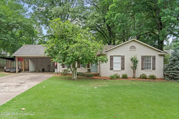 $299,900 | 4513 Big Horn Drive North, Nesbit, MS 38651