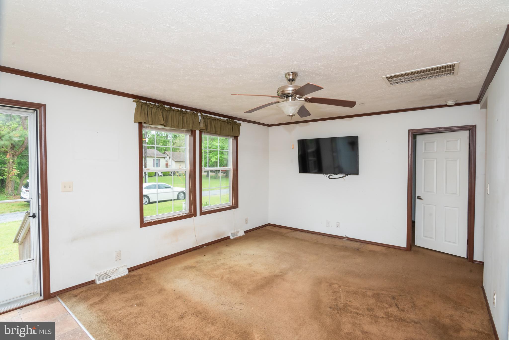 23194 Harrison Road Deal Island, MD 21821 - Photo 10 of 35 Living Room