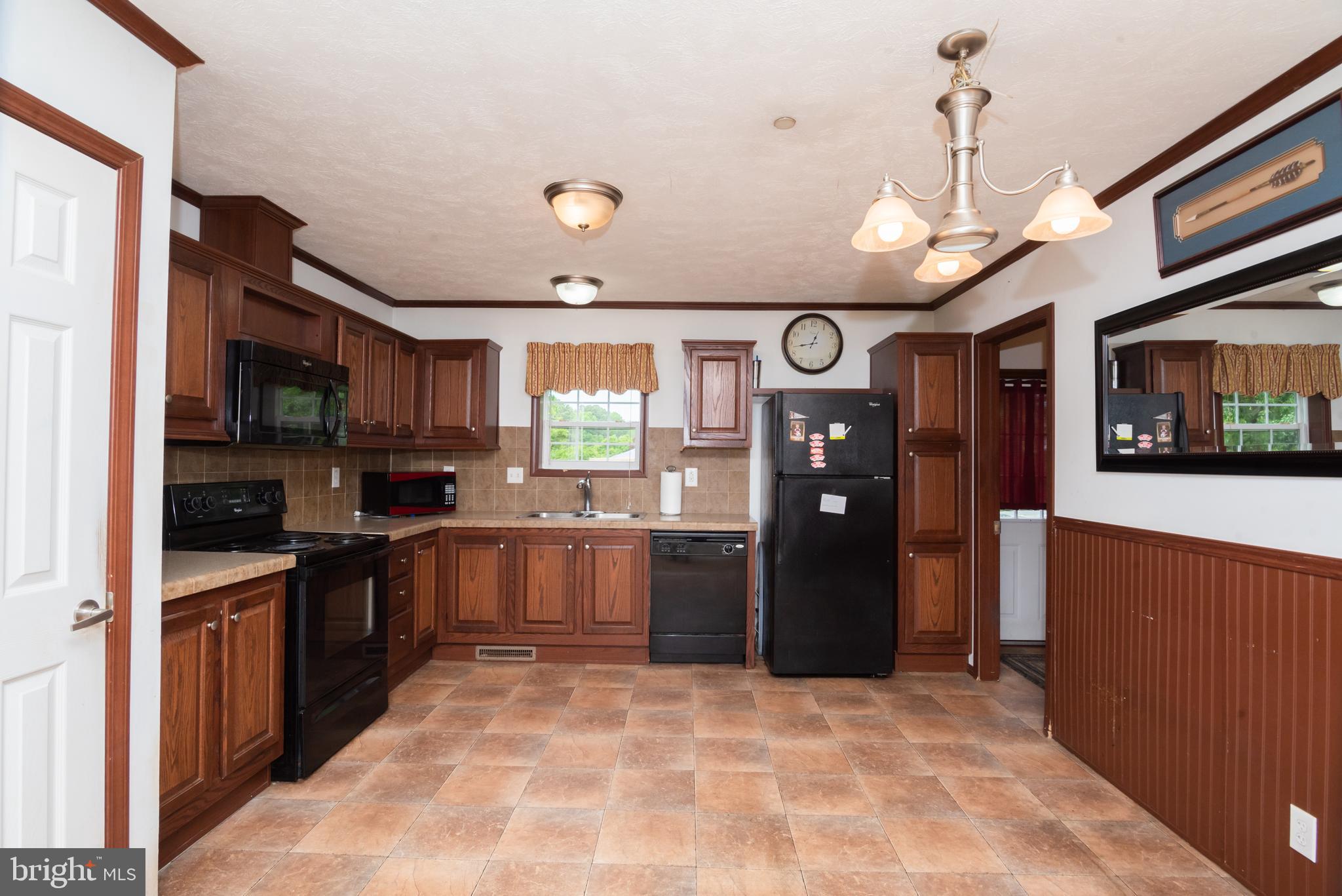 23194 Harrison Road Deal Island, MD 21821 - Photo 4 of 35 Kitchen with eat-in table space