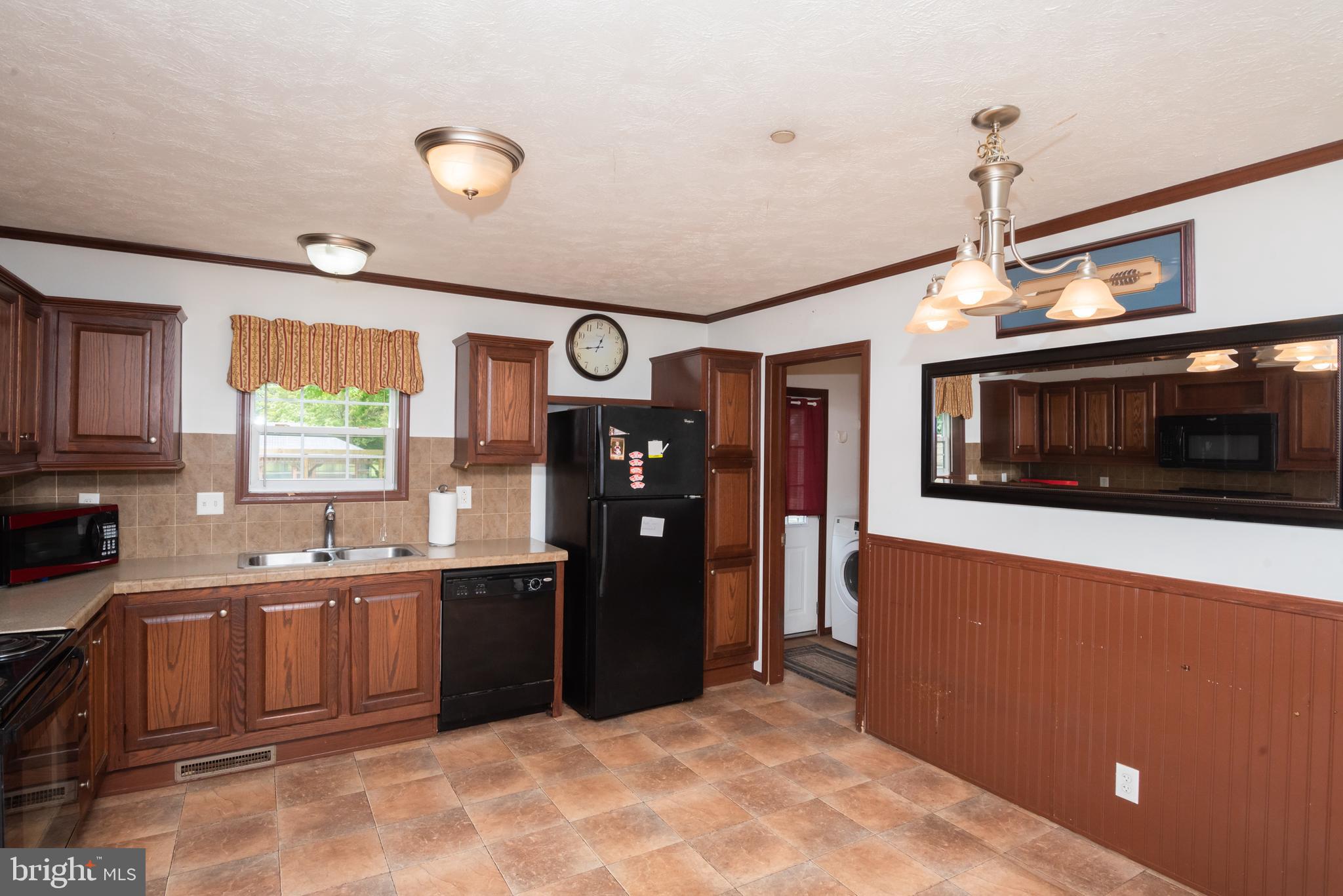 23194 Harrison Road Deal Island, MD 21821 - Photo 5 of 35 Kitchen with eat-in table space