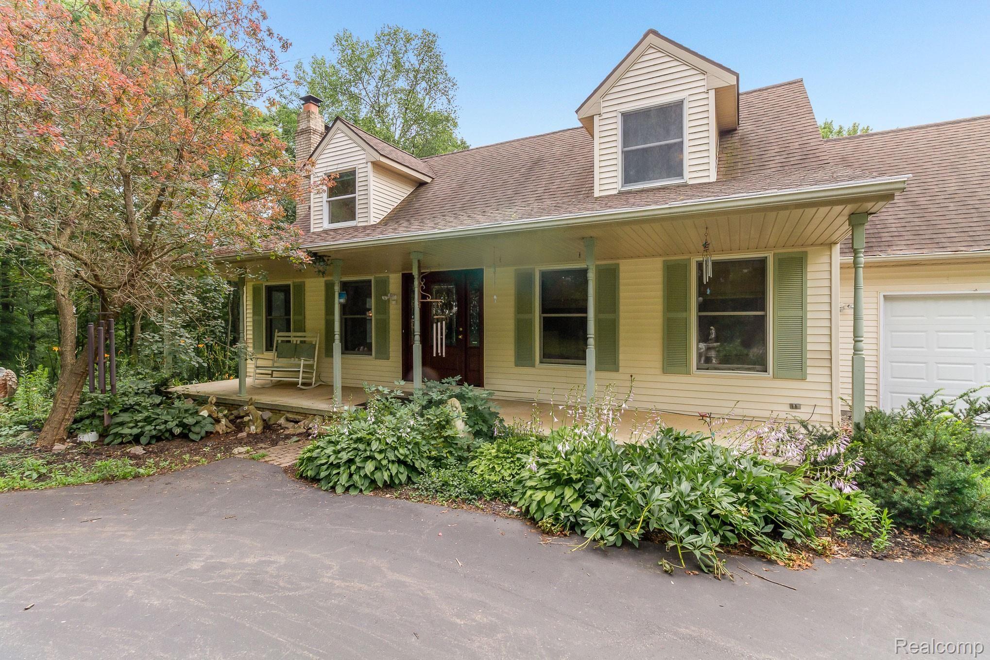 3582 Pinckney Road Howell, MI 48843 - Photo 7 of 42 3.jpg
