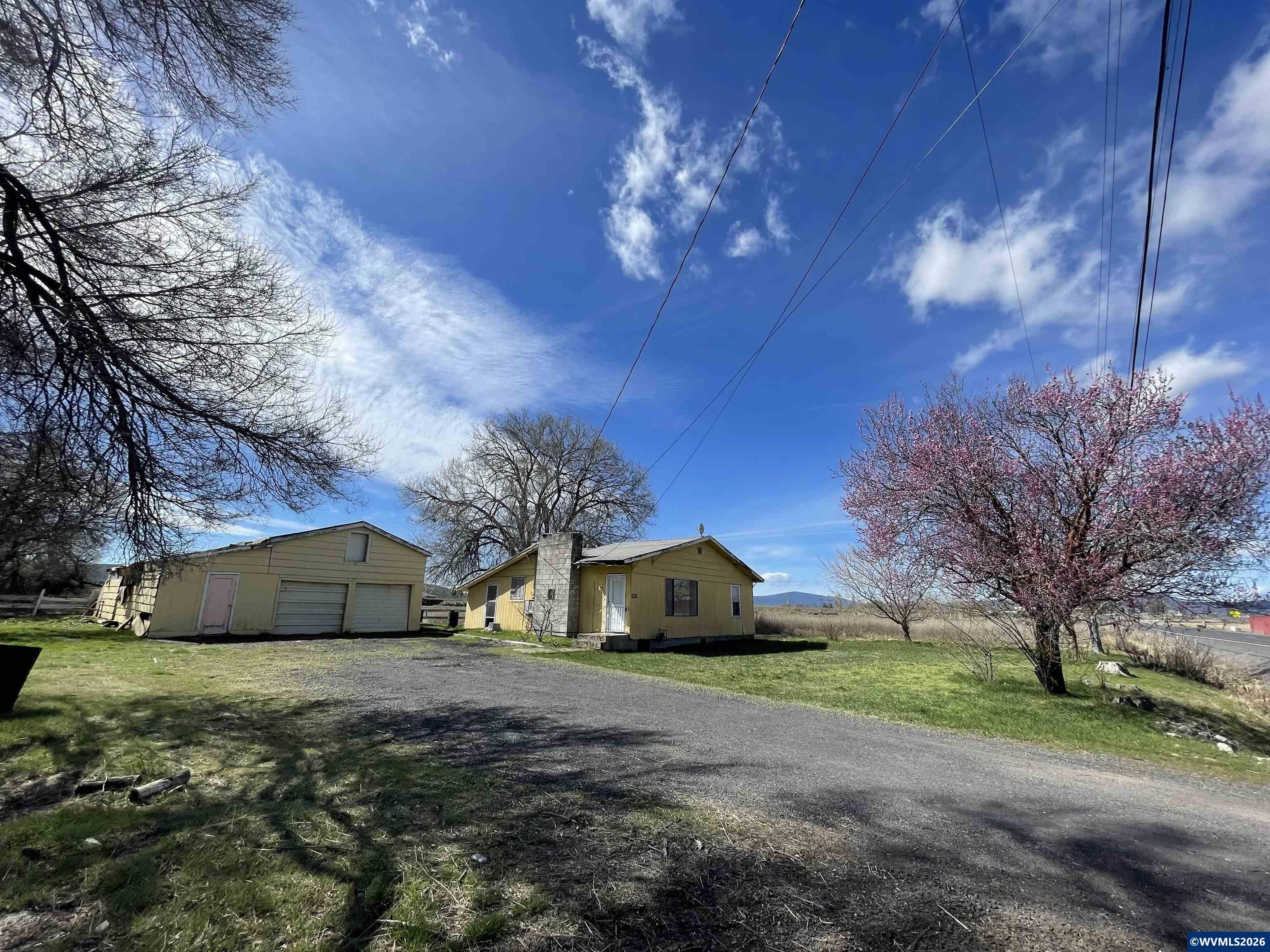 2202 Joe Wright Road Klamath Falls, OR 97603 - Photo 1 of 25