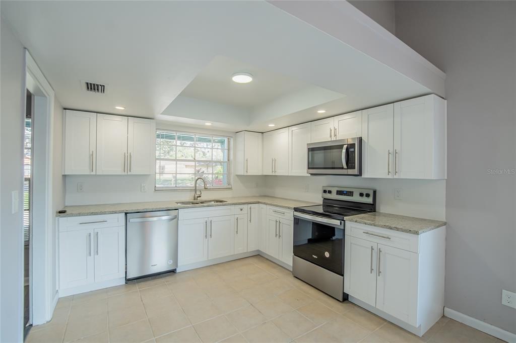 611 Highview Circle North Brandon, FL 33510 - Photo 5 of 17