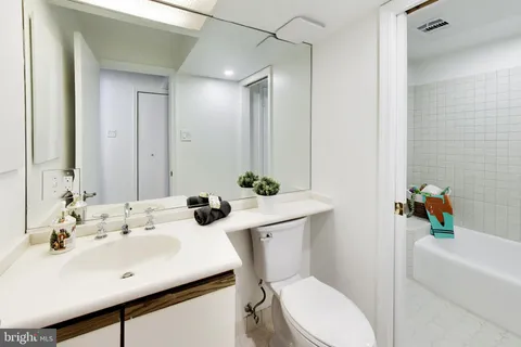 $1,050,000 | 4 Orchard Way North, Rockville, MD 20854