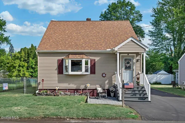 $249,000 | 8 Lakeview Avenue, East Greenbush, NY 12144