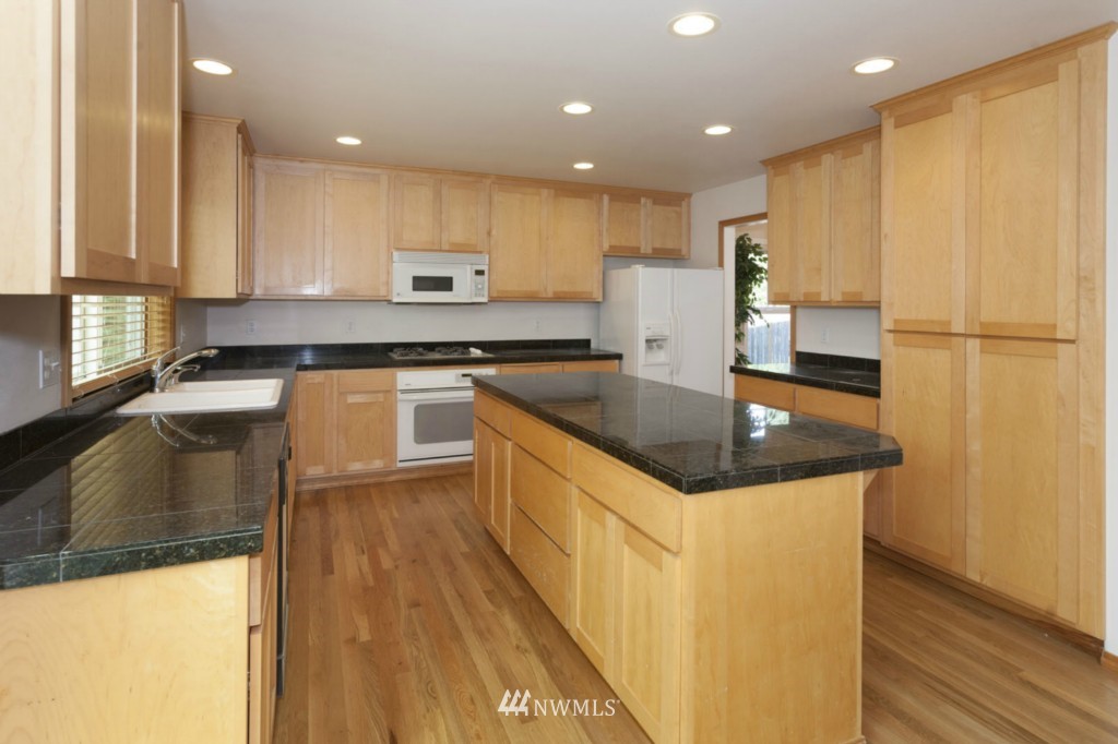 1906 243rd Street Southwest Bothell, WA 98021 - Photo 4 of 23