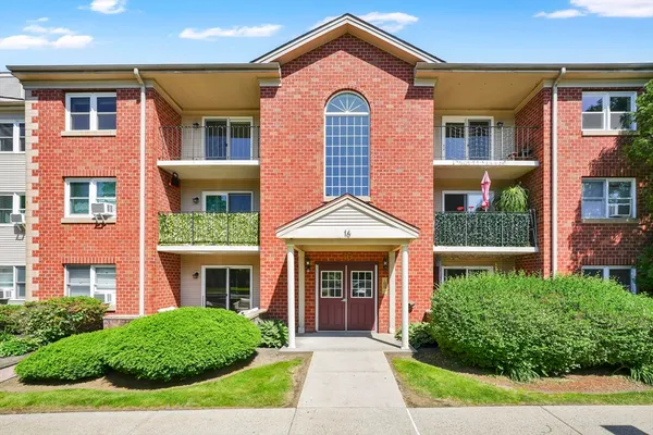 $224,900 | 16 Maple Crest Circle, Unit J, Holyoke, MA 01040