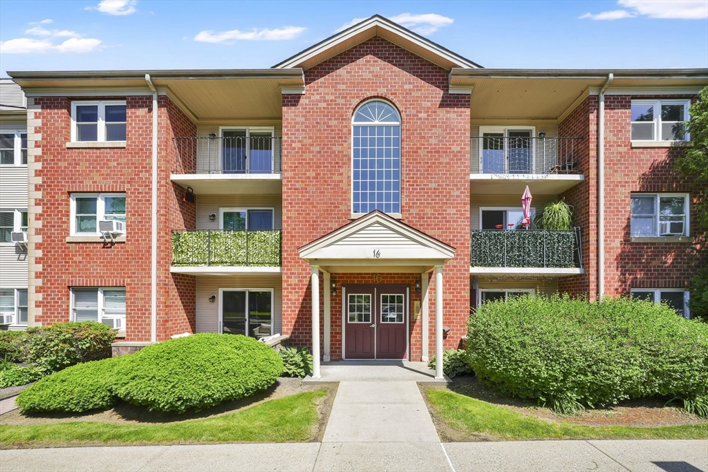 16 Maple Crest Circle, Unit J Holyoke, MA 01040 - Photo 1 of 34