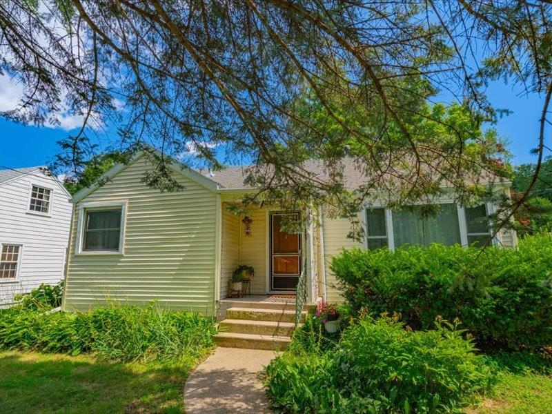 201 North Owen Drive Madison, WI 53705 - Photo 2 of 44