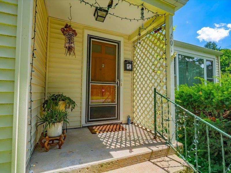 201 North Owen Drive Madison, WI 53705 - Photo 3 of 44