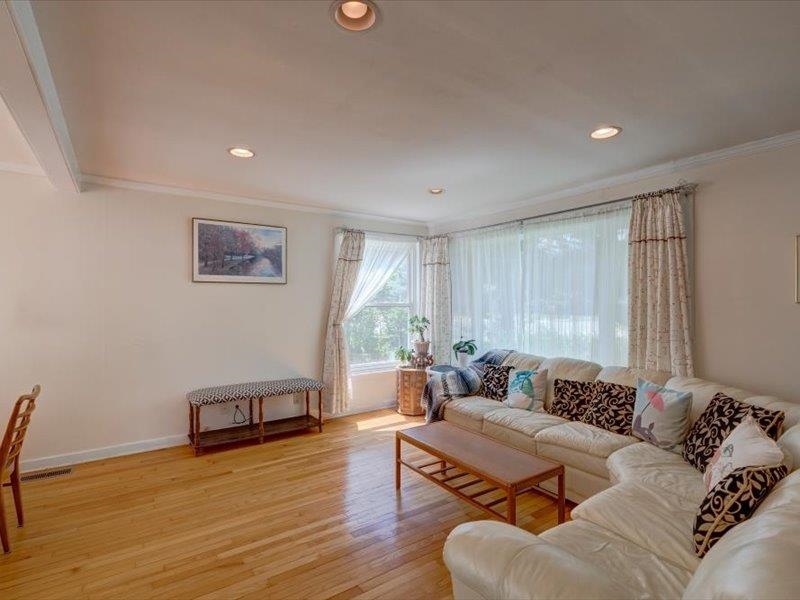 201 North Owen Drive Madison, WI 53705 - Photo 6 of 44