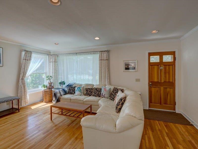 201 North Owen Drive Madison, WI 53705 - Photo 8 of 44