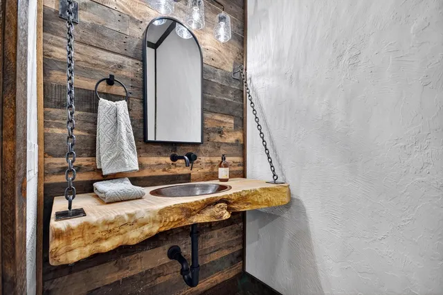 $2,850,000 | 101 Bennett Springs Court, Mineral Bluff, GA 30559