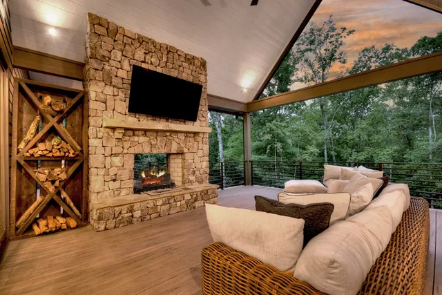 $2,850,000 | 101 Bennett Springs Court, Mineral Bluff, GA 30559