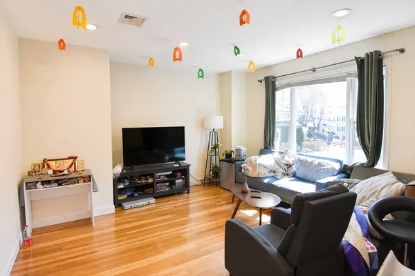 $5,500 | 84 Litchfield Street, Unit 84, Boston, MA 02135