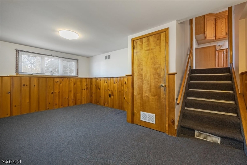 715 Bush Place Paramus, NJ 07652 - Photo 11 of 35