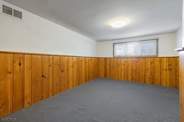 $799,900 | 715 Bush Place, Paramus, NJ 07652