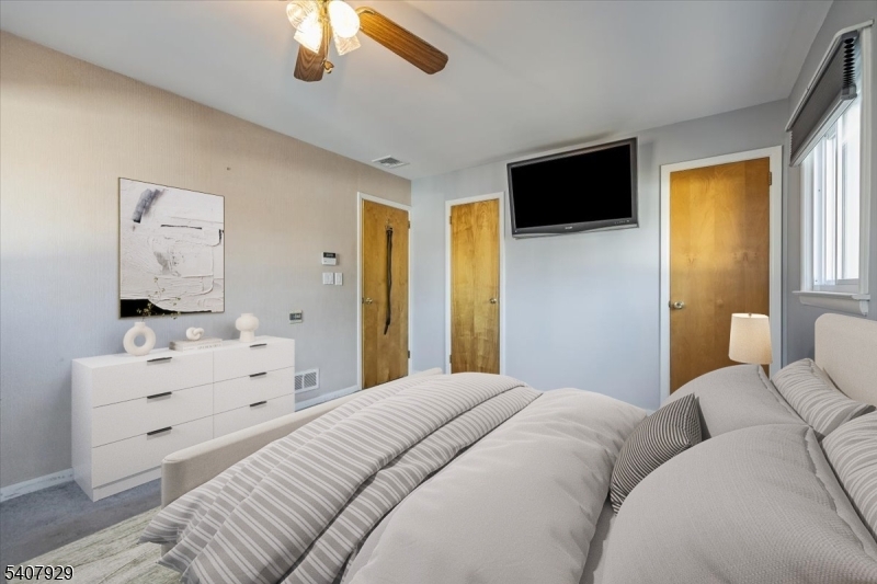 715 Bush Place Paramus, NJ 07652 - Photo 16 of 35