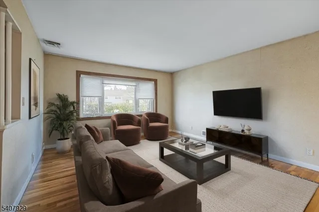 $799,900 | 715 Bush Place, Paramus, NJ 07652